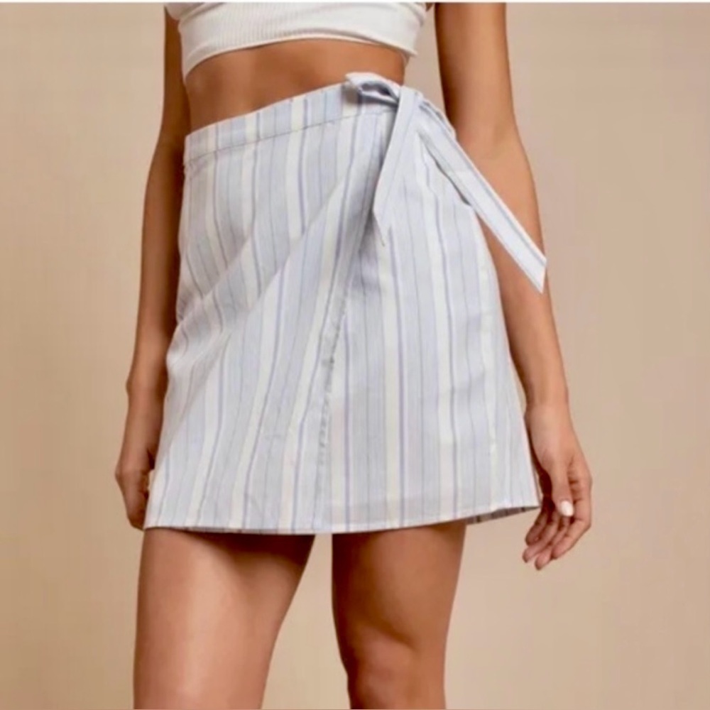 TOBI Blue and white striped wrap mini skirt size‎ L.